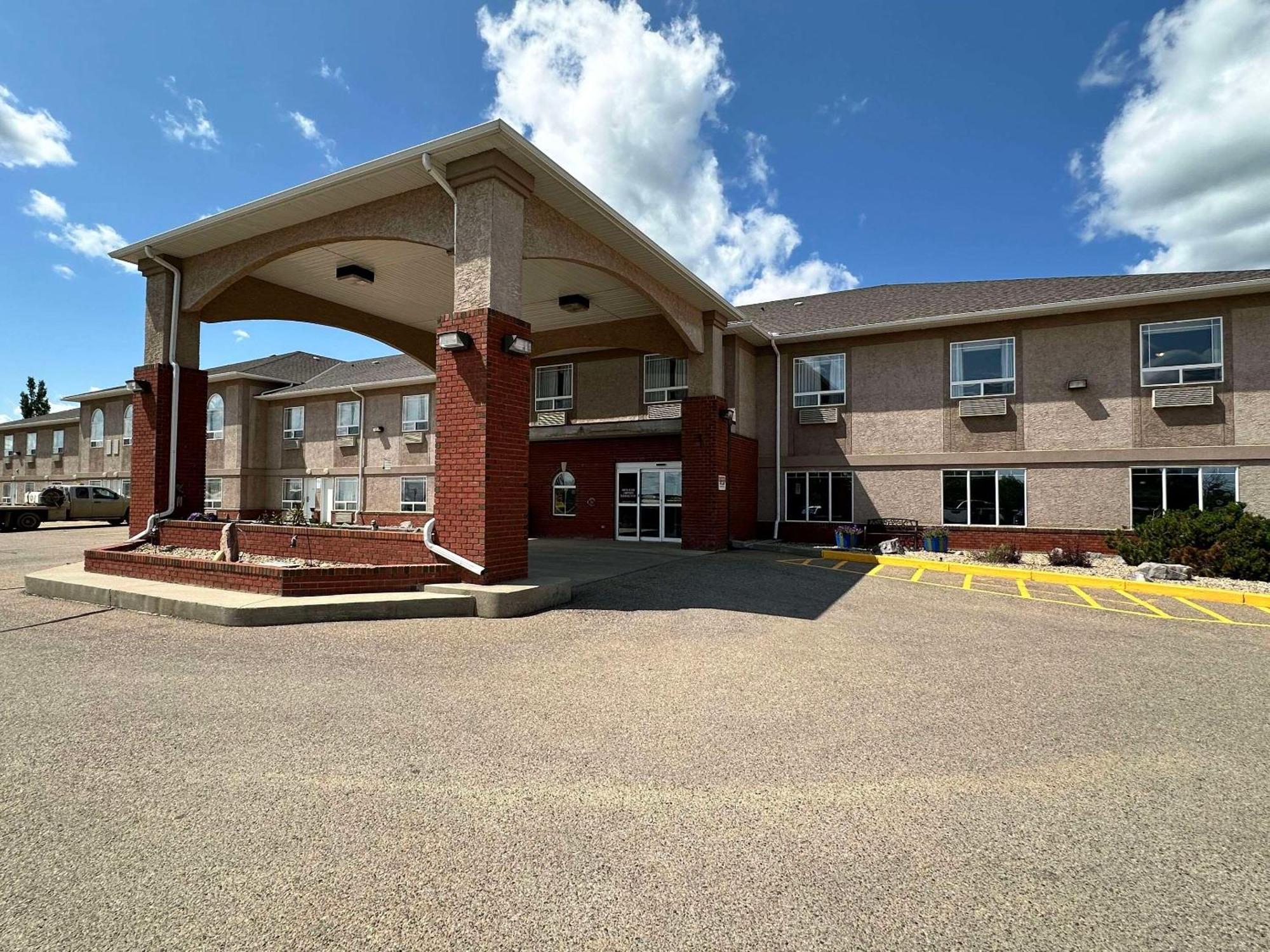 Clarion Pointe Hotel Rimbey Exterior foto